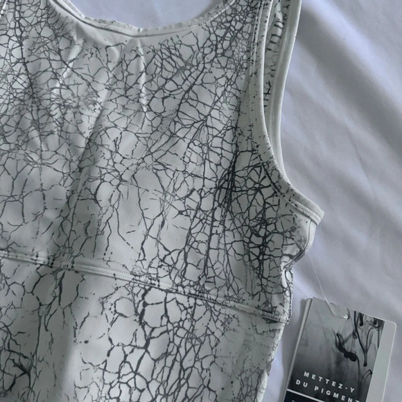 🆕🤍 Lululemon Power Pivot Tank Thread Dye - White Black - Picture 3 of 13